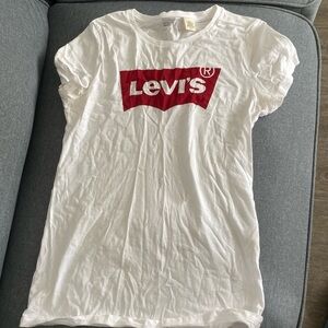 Levi’s tee